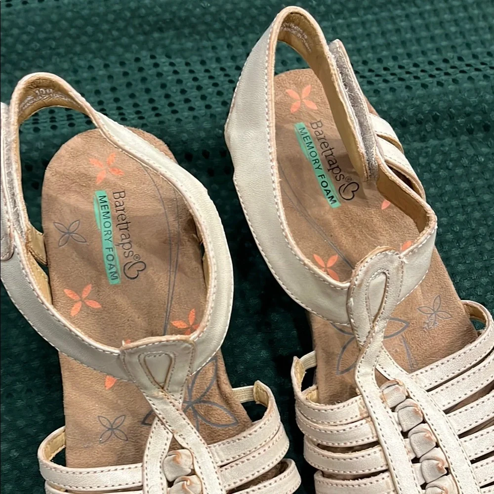 BareTraps‎ Women's Cream Sandals